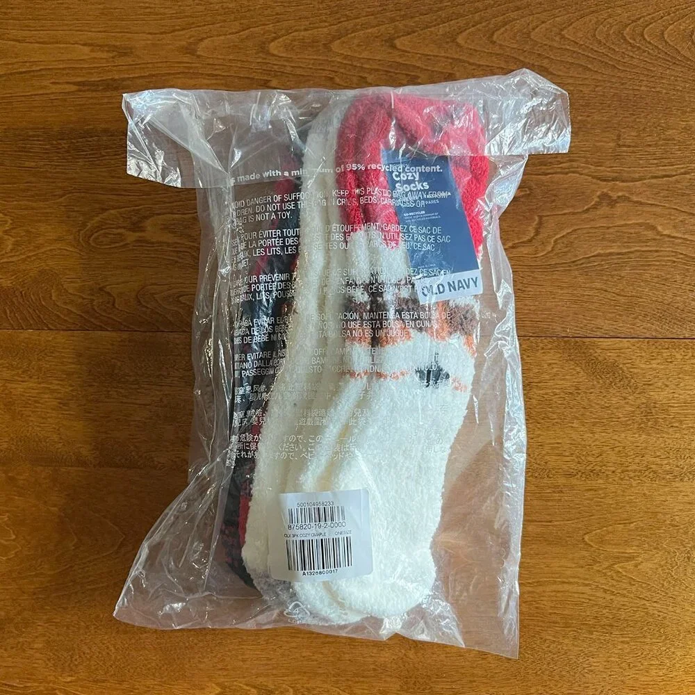 Old Navy women's Santa cozy socks NWT